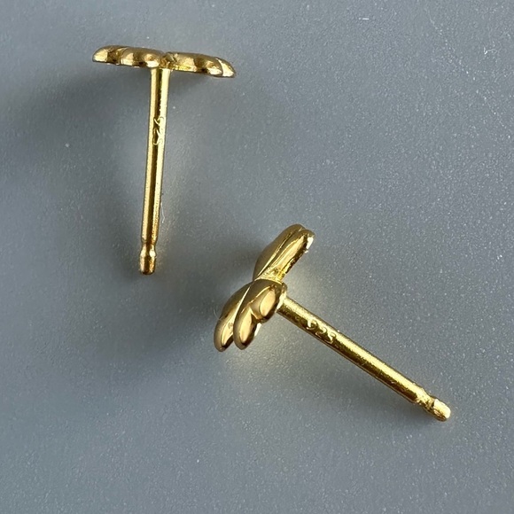 14k Gold Vermeil Shamrock Lucky Clover Stud Earrings - Picture 9 of 11
